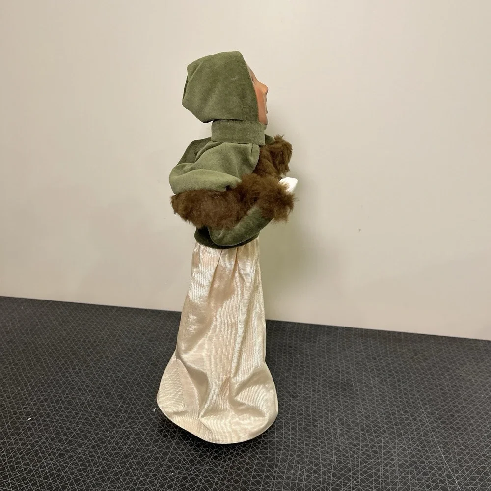 Byers Choice Caroler Woman, Green‎ Fur Coat, Blonde Hair, Long Skirt Vtg 1995